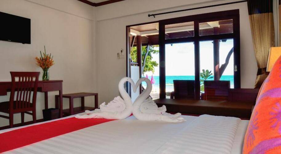 First Bungalow Beach Resort Samui