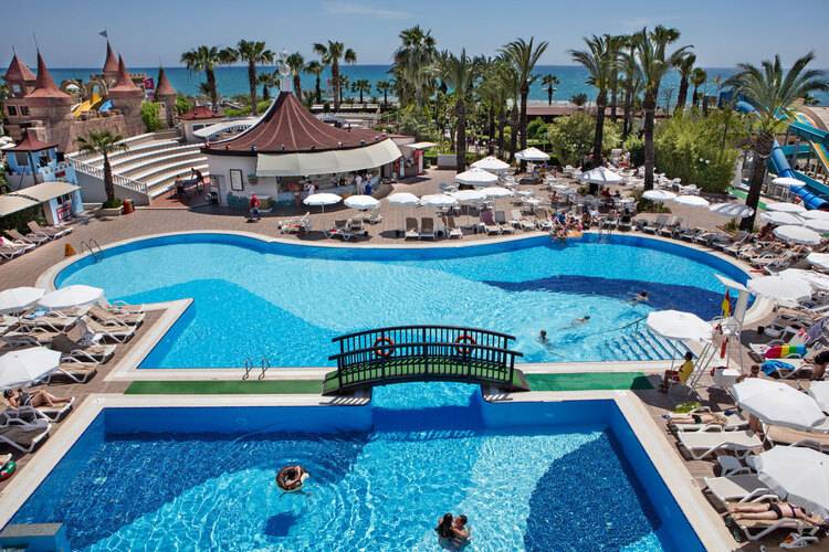 Aydinbey Famous Resort