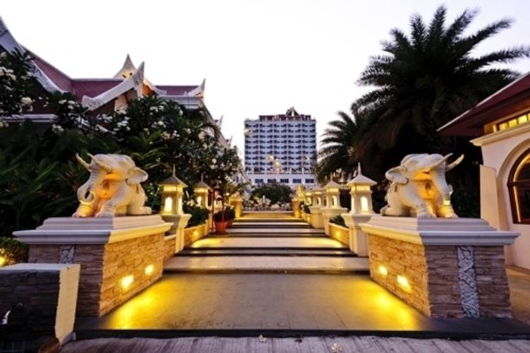 Grand Pacific Sovereign Resort & Spa