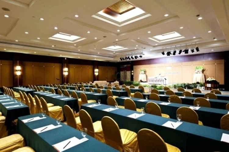 Grand Pacific Sovereign Resort & Spa