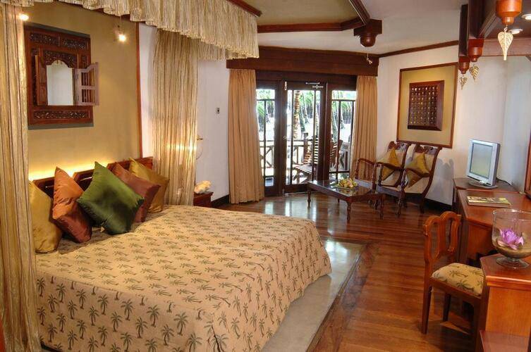 Royal Palms Beach Hotel
