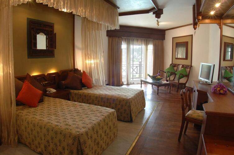 Royal Palms Beach Hotel