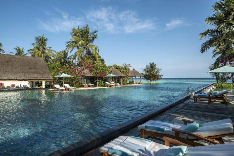 Four Seasons Resort Landaa Giravaru
