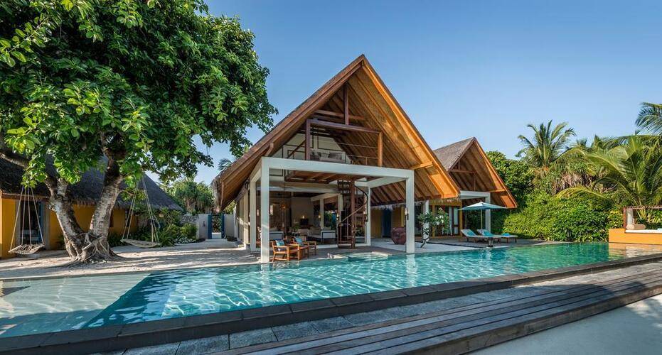 Four Seasons Resort Landaa Giravaru