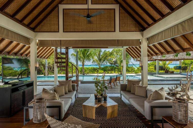 Four Seasons Resort Landaa Giravaru
