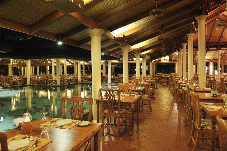 Royal Island Resort & Spa
