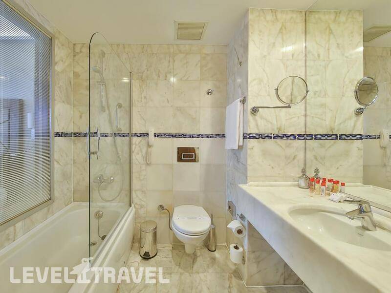 Фотография Ramada By Wyndham Istanbul Taksim (Ex. Madison Hotel)