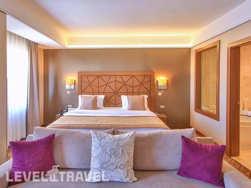 Фотография Ramada By Wyndham Istanbul Taksim (Ex. Madison Hotel)