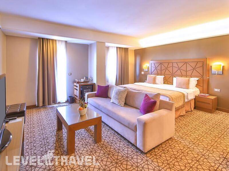 Фотография Ramada By Wyndham Istanbul Taksim (Ex. Madison Hotel)