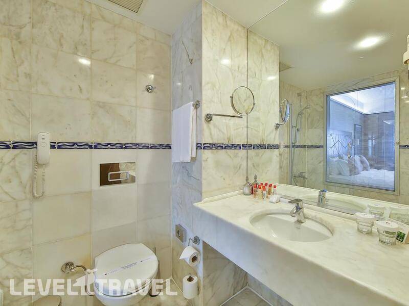 Фотография Ramada By Wyndham Istanbul Taksim (Ex. Madison Hotel)