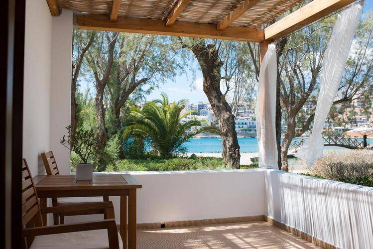 Minos Beach Art Hotel