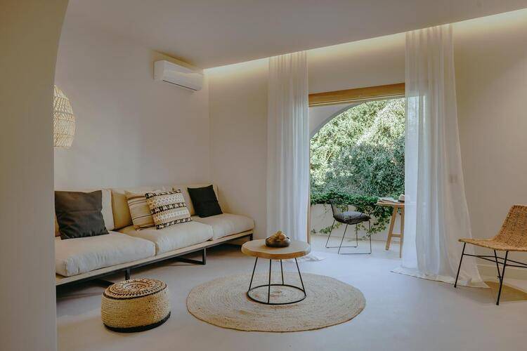 Minos Beach Art Hotel