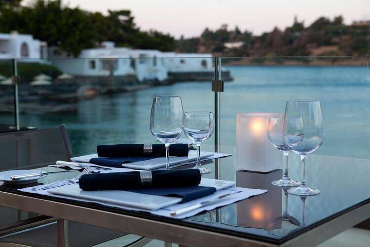 Minos Beach Art Hotel