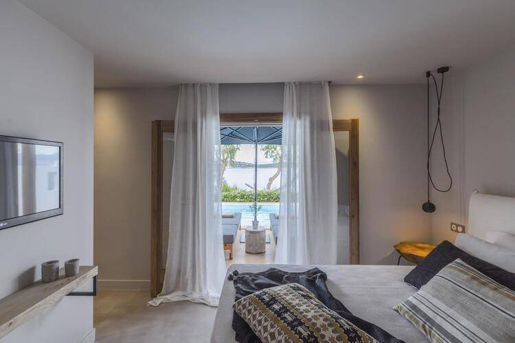 Minos Beach Art Hotel