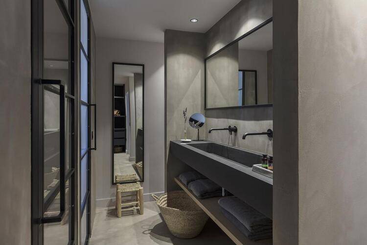 Minos Beach Art Hotel