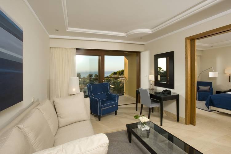 Kernos Beach Hotel & Bungalows