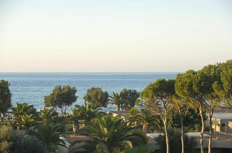 Kernos Beach Hotel & Bungalows