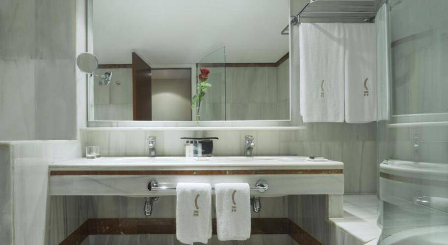 Claris Hotel — фото 18