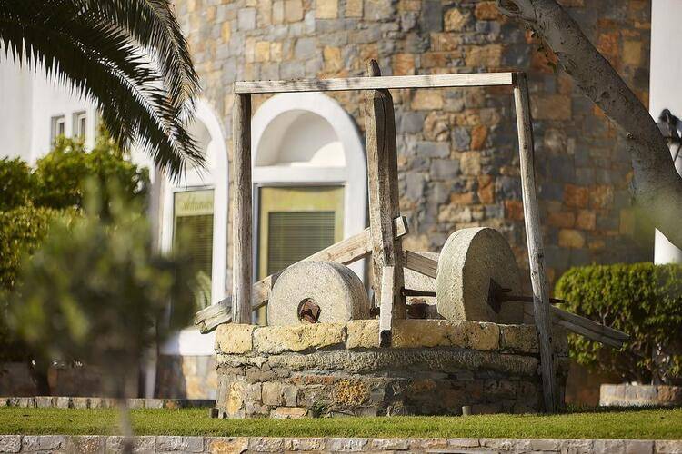 Alexander Beach Hotel & Village