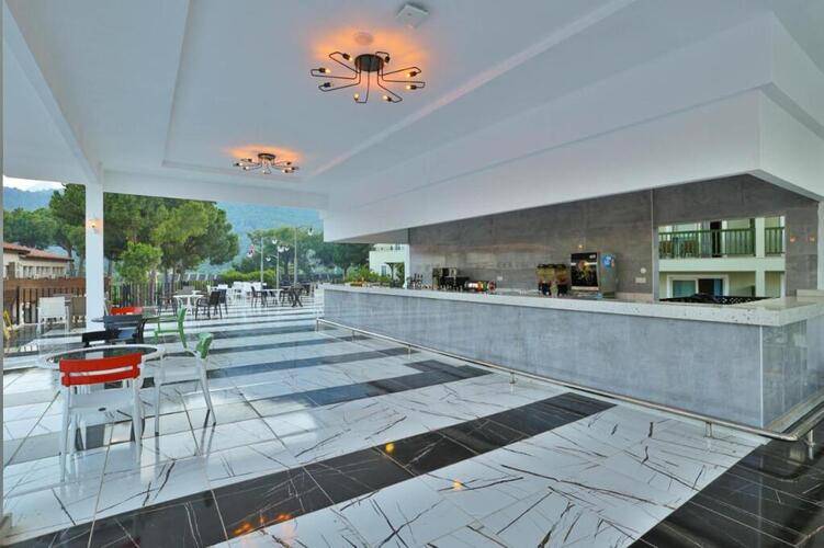 Crystal Flora Beach Resort