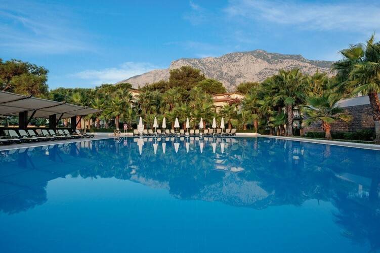 Crystal Flora Beach Resort