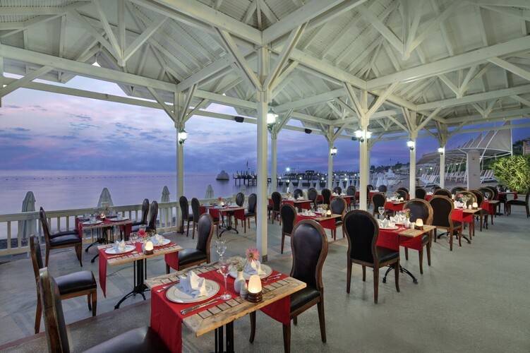 Crystal Flora Beach Resort