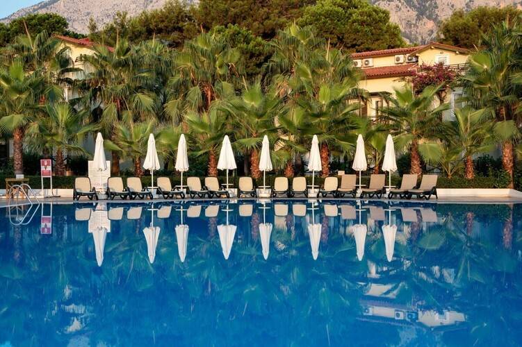 Crystal Flora Beach Resort