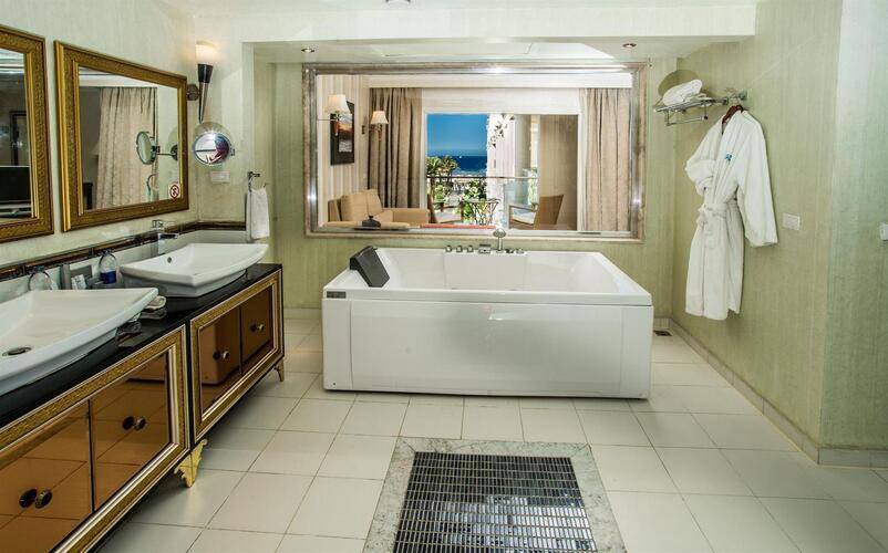 Premier Le Reve Hotel & Spa (Adults Only 16+)
