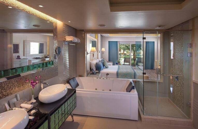 Premier Le Reve Hotel & Spa (Adults Only 16+)