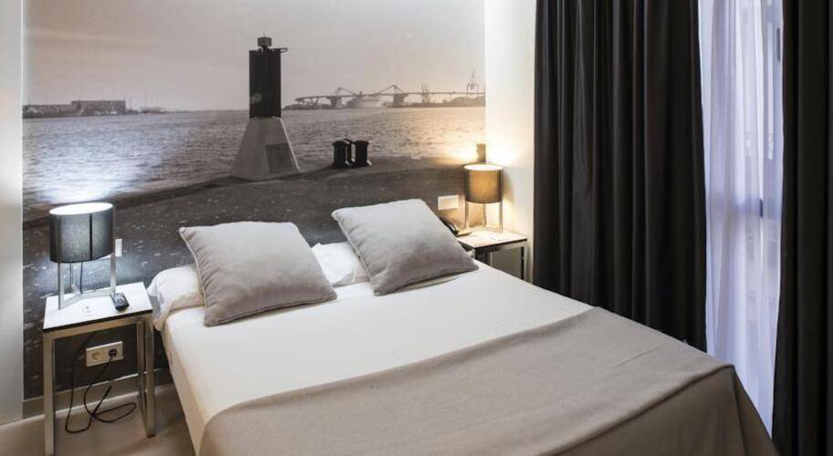 Catalonia Avinyo Hotel