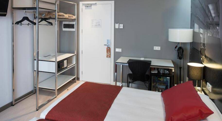 Catalonia Avinyo Hotel