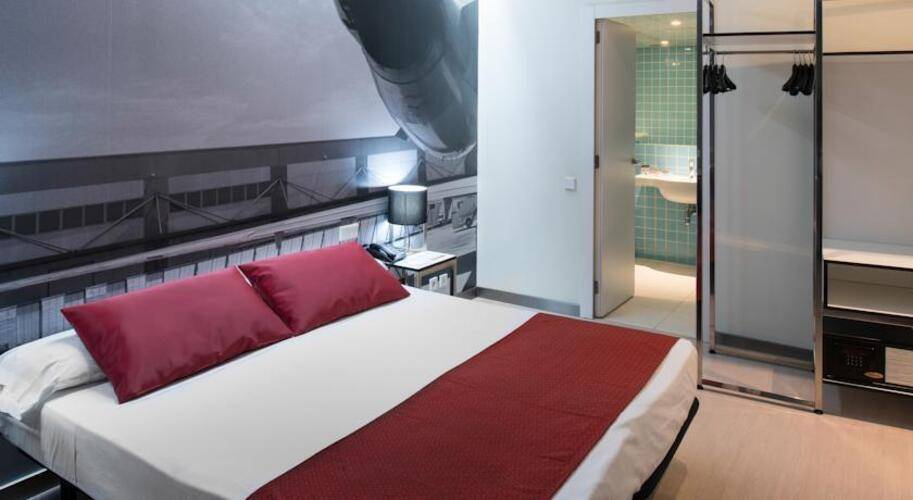 Catalonia Avinyo Hotel