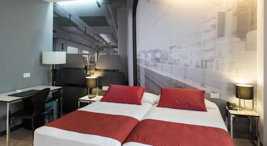 Catalonia Avinyo Hotel