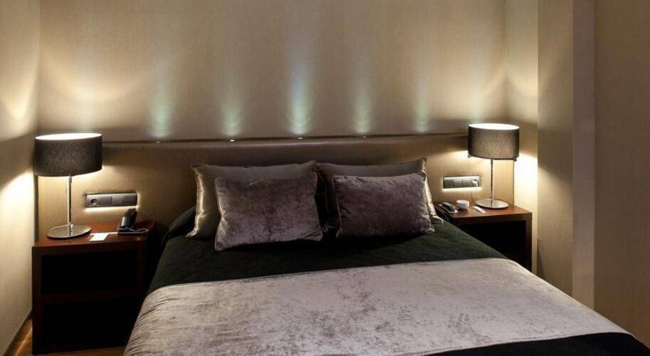 Catalonia Avinyo Hotel