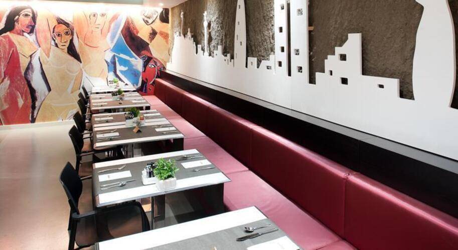 Catalonia Avinyo Hotel