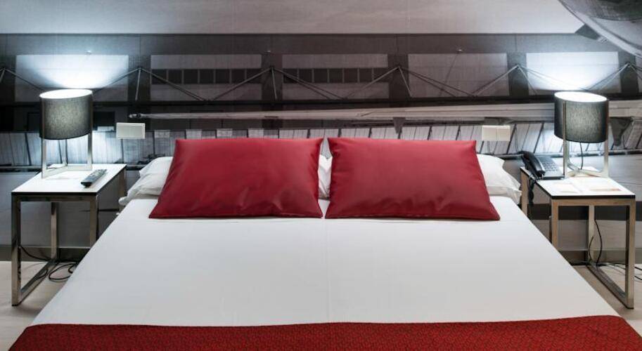 Catalonia Avinyo Hotel
