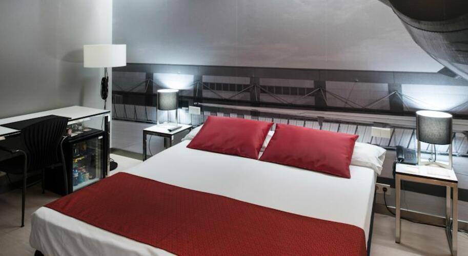 Catalonia Avinyo Hotel