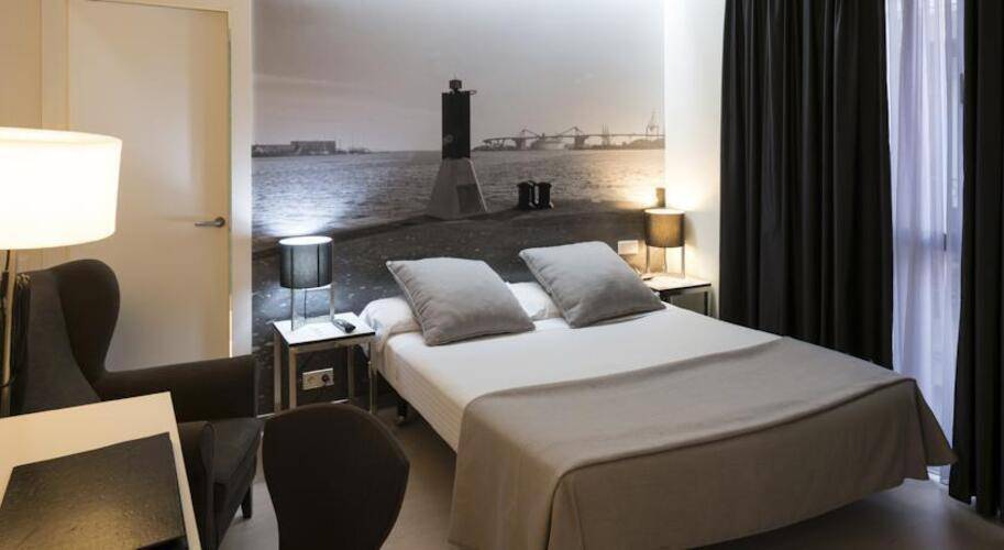 Catalonia Avinyo Hotel
