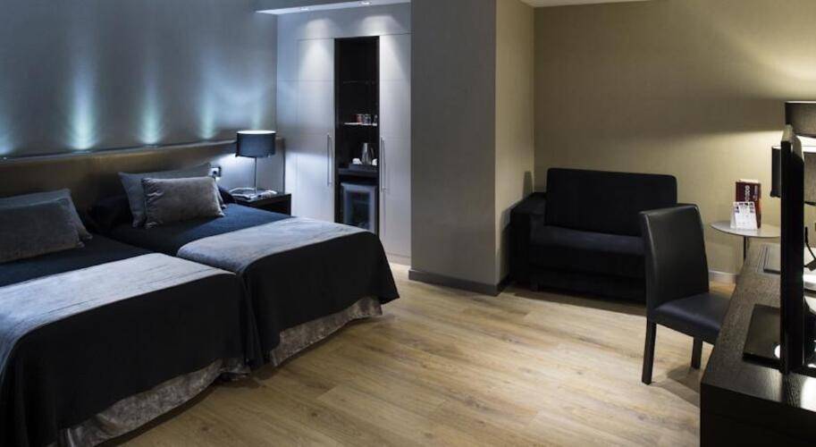Catalonia Avinyo Hotel