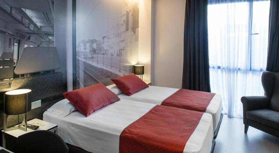 Catalonia Avinyo Hotel