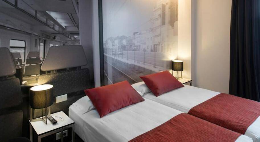 Catalonia Avinyo Hotel