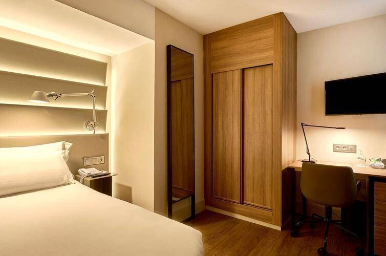 Nh Sants Barcelona Hotel — фото 24