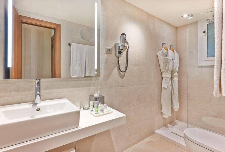 Nh Les Corts Hotel — фото 11