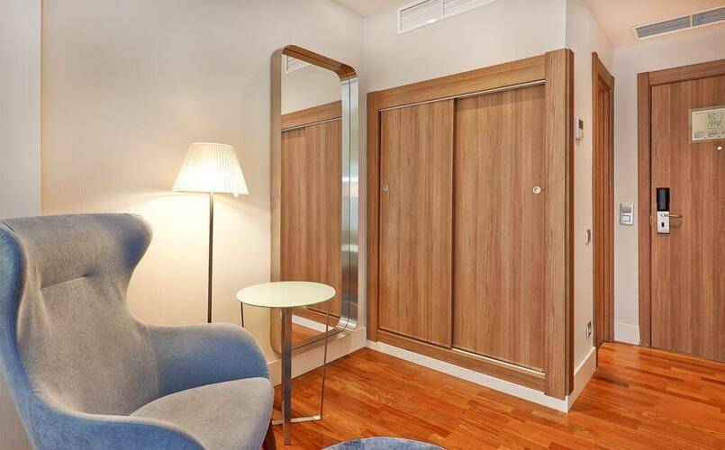 Nh Les Corts Hotel — фото 13