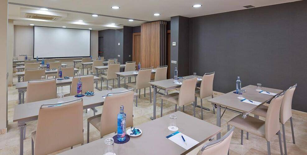 Nh Les Corts Hotel — фото 18