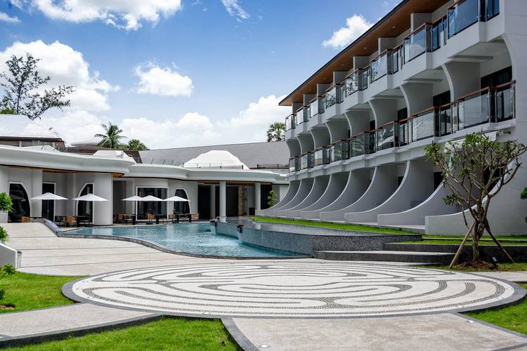 Amora Beach Resort