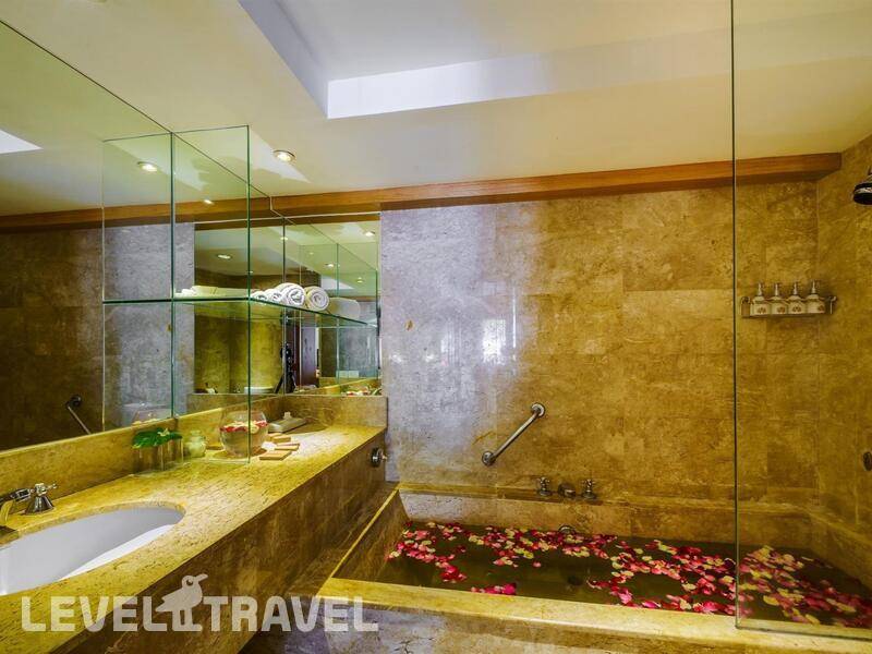 Фотография Seaview Patong Hotel