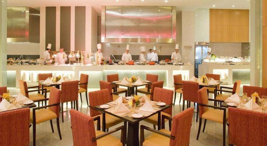 Centara Grand & Bcc At Central World