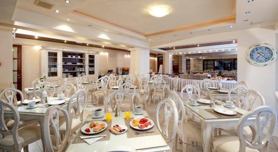 Mari Kristin Beach Hotel