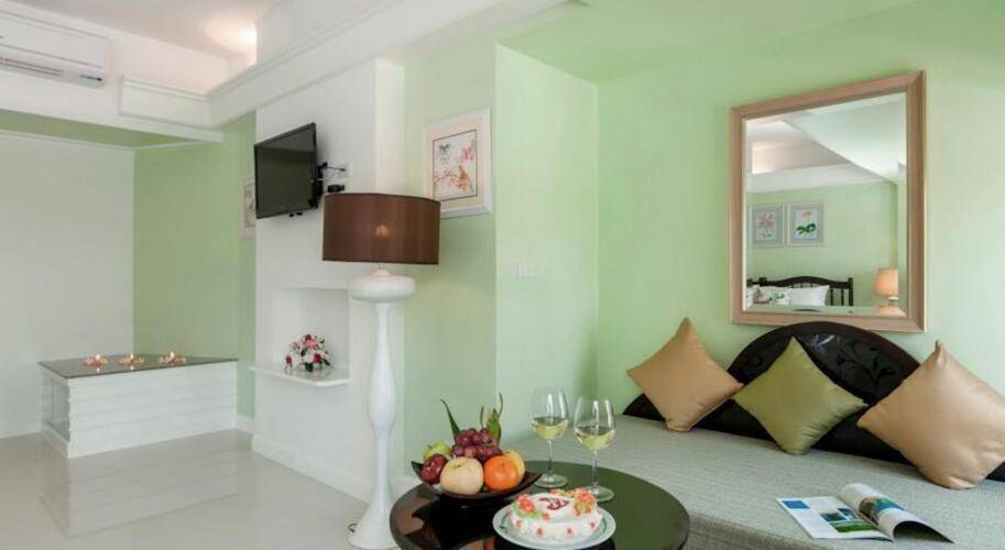 Thavorn Palm Beach Resort